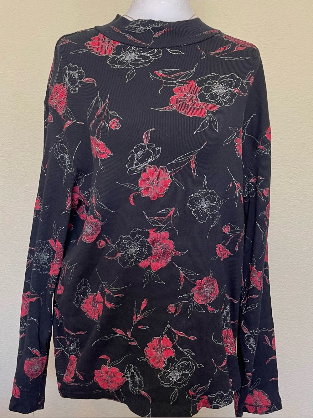 White Stag Mock Neck Black and Red Rose Long Sleeve Cotton Tee - Size 1X - Picture 2 of 6